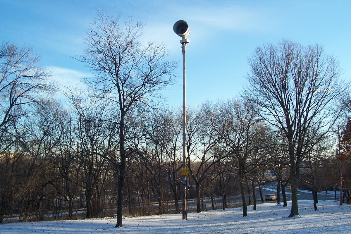 Civil defense warning siren linked to best room for nuclear fallout preparedness