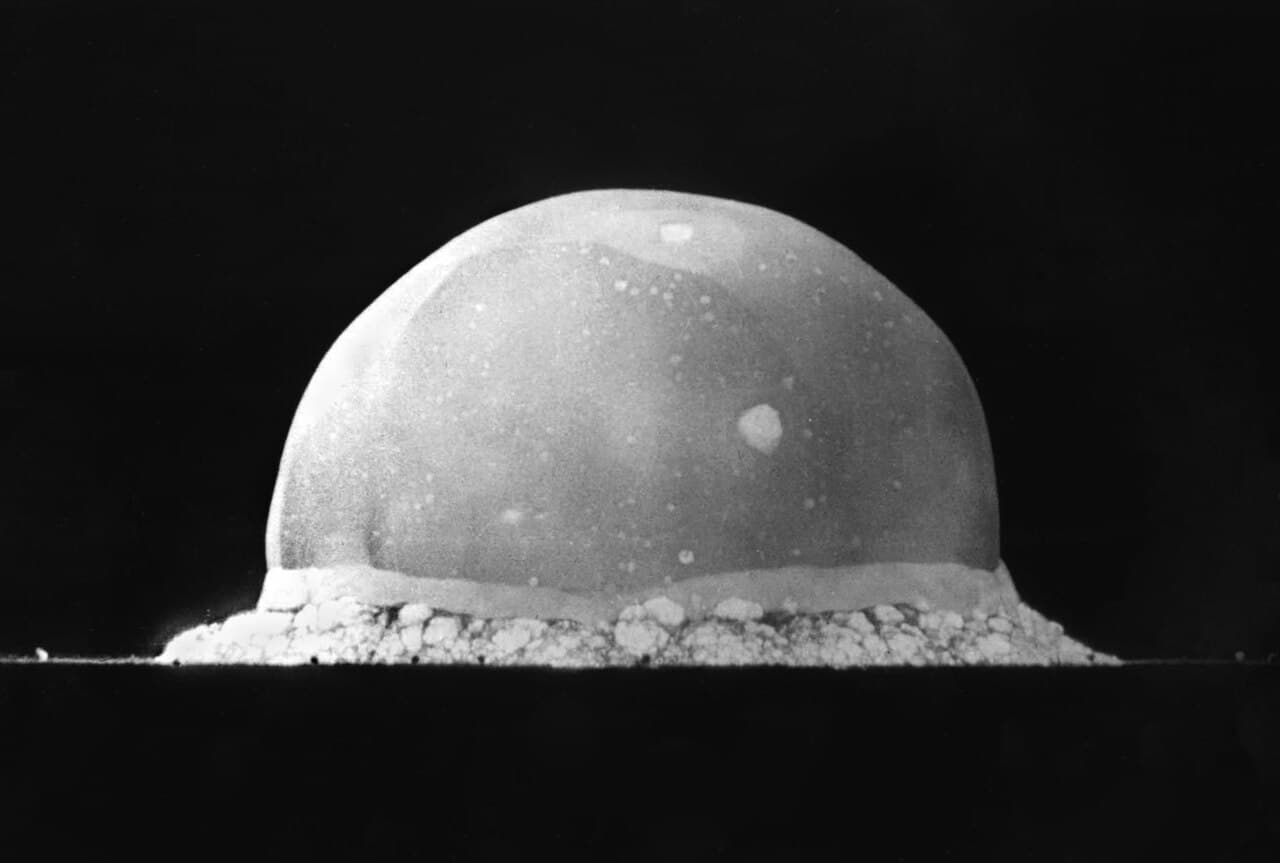 Nuclear flash blindness distance risk shown by intense Trinity test fireball brightness
