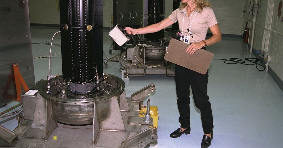 Radiation dose measurement procedure around a radioisotope power source